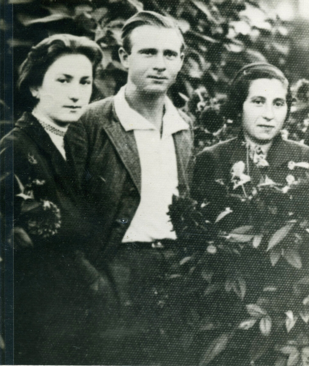 משמאל: לאה פיש, אריה זכאי, מרים זכאי, 1937(באדיבות מוזיאון בית לוחמי הגטאות/ארכיון התצלומים) 